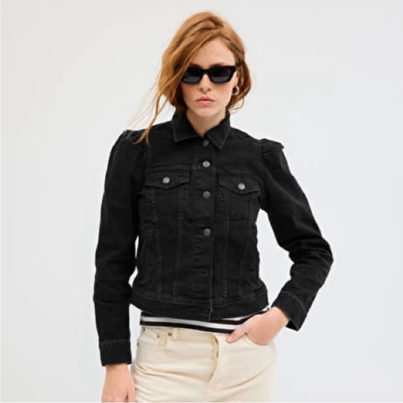 GAP Jackets & Blazers - L GAP Black Puff Sleeve Classic Jean Jacket. 6 pockets total. Adjustable waist